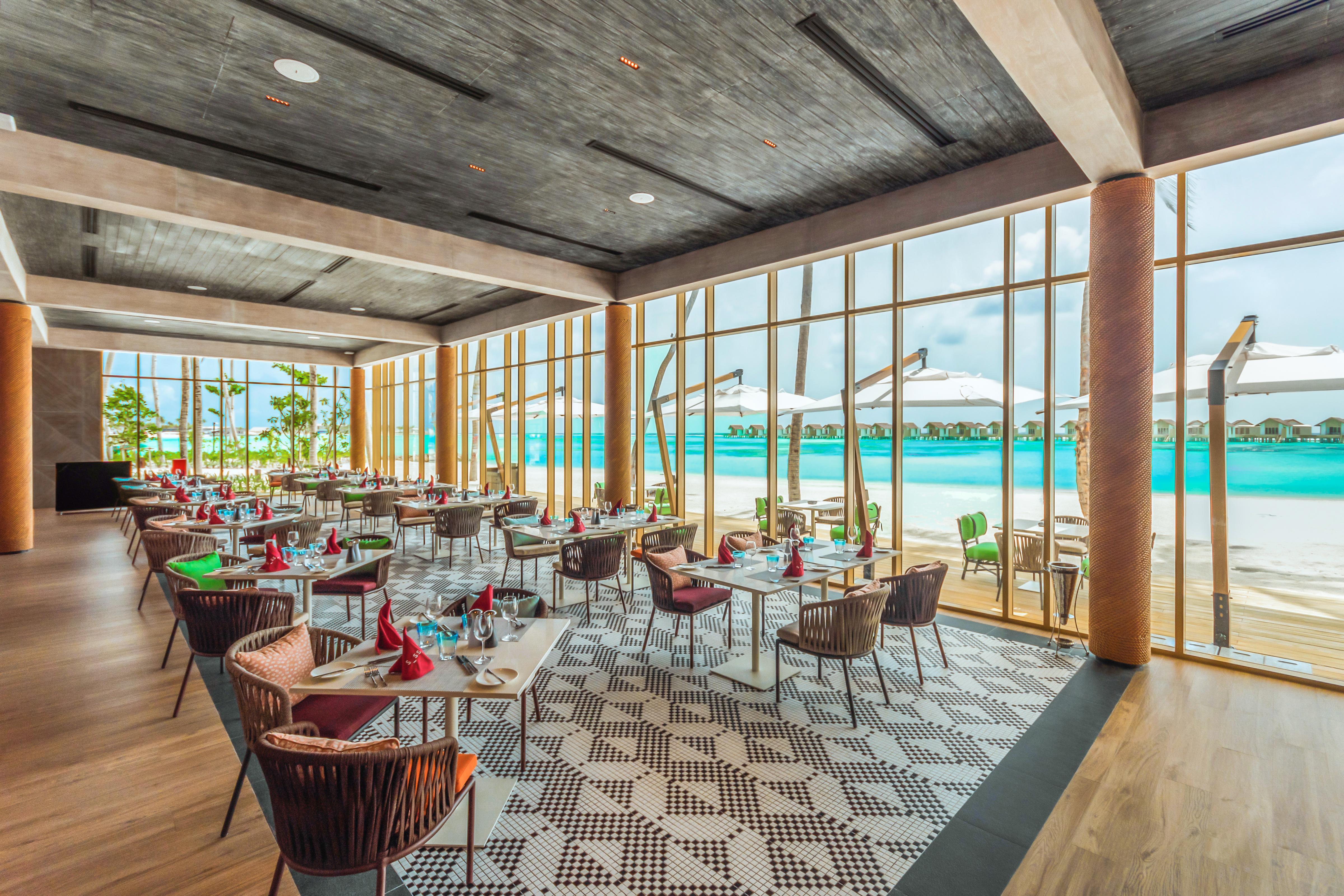 하드록 호텔 몰디브 Emboodhoo Lagoon 외부 사진 The restaurant at the resort