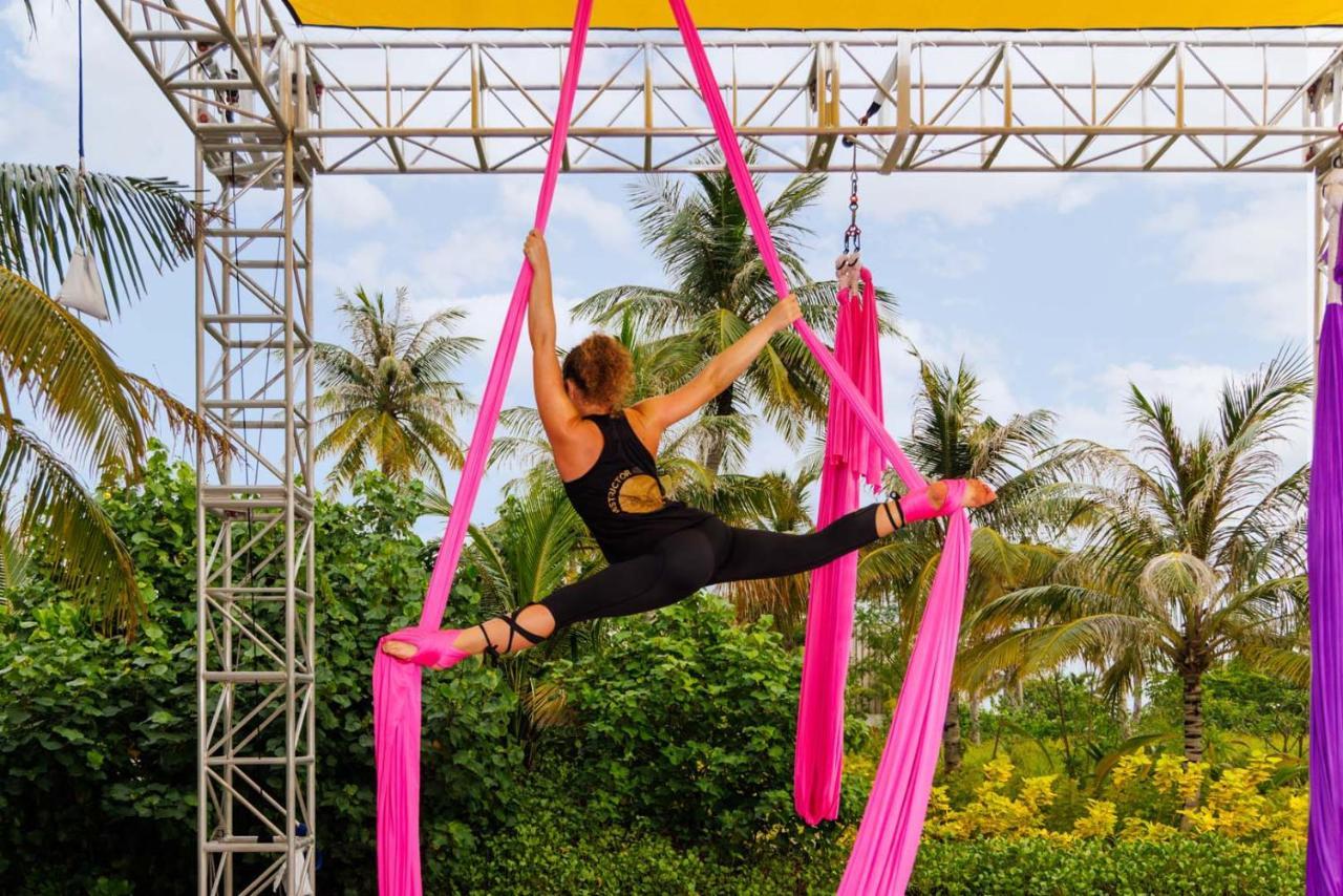 하드록 호텔 몰디브 Emboodhoo Lagoon 외부 사진 Aerial silks
