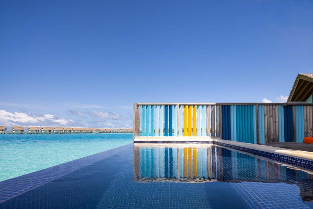 하드록 호텔 몰디브 Emboodhoo Lagoon 외부 사진 The swimming pool at the resort