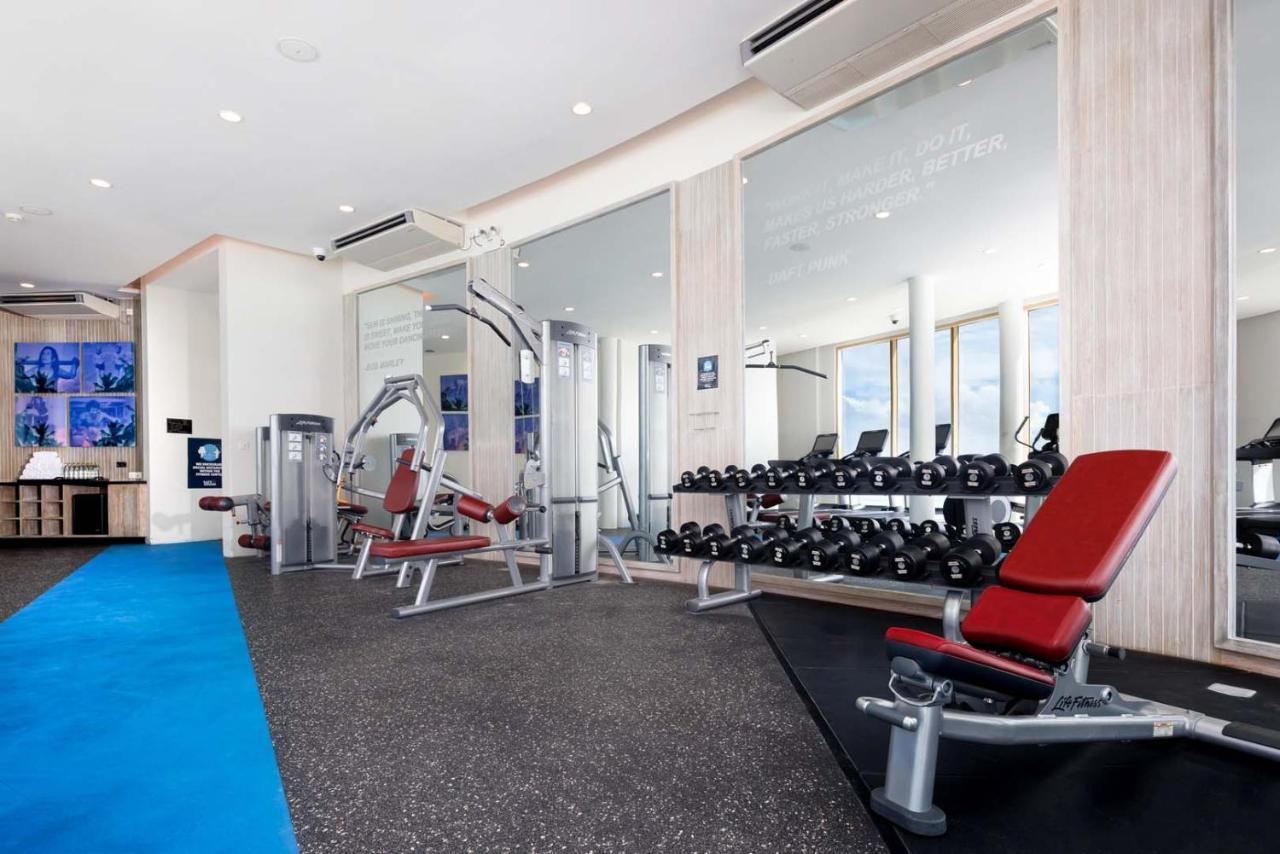 하드록 호텔 몰디브 Emboodhoo Lagoon 외부 사진 A gym in a hotel