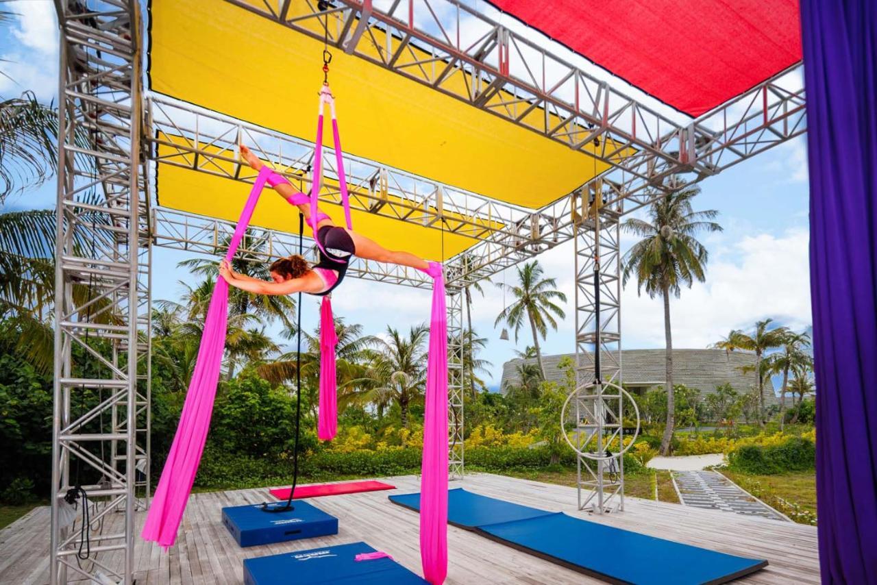 하드록 호텔 몰디브 Emboodhoo Lagoon 외부 사진 Aerial silks