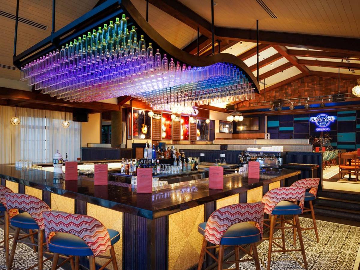 하드록 호텔 몰디브 Emboodhoo Lagoon 외부 사진 The bar at the restaurant