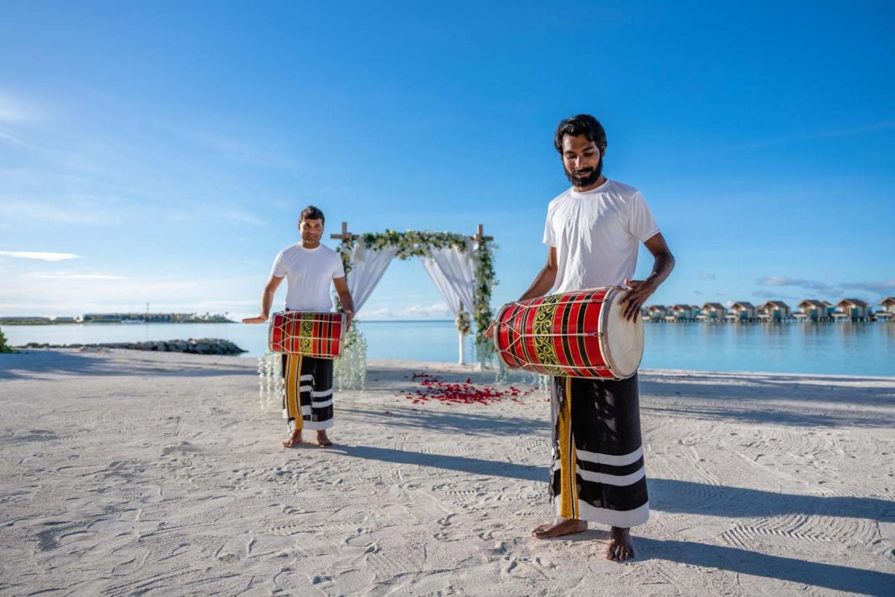 하드록 호텔 몰디브 Emboodhoo Lagoon 외부 사진 The traditional Kandyan drummers