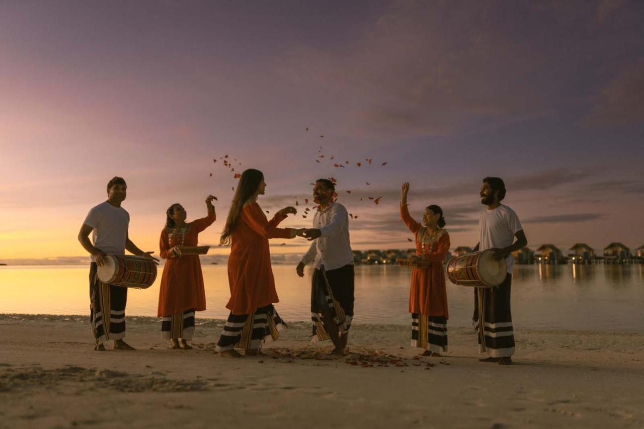 하드록 호텔 몰디브 Emboodhoo Lagoon 외부 사진 Aboriginal dancers at the 2008 National Indigenous Music Awards